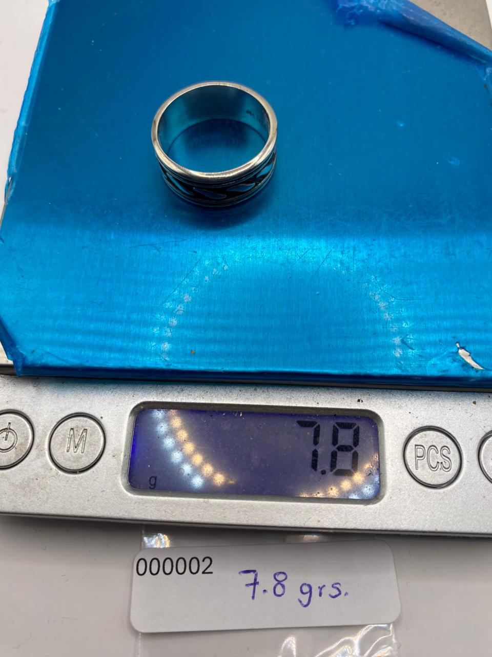 Sello de ley .925 grabado en el interior del anillo de plata artesanal de Taxco