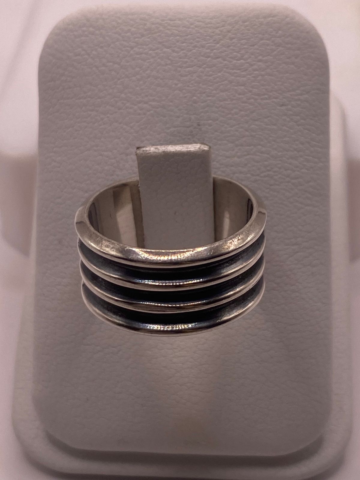 Anillo de Banda Ancha de Plata 925 con Diseño Acanalado y Acabado Oxidado