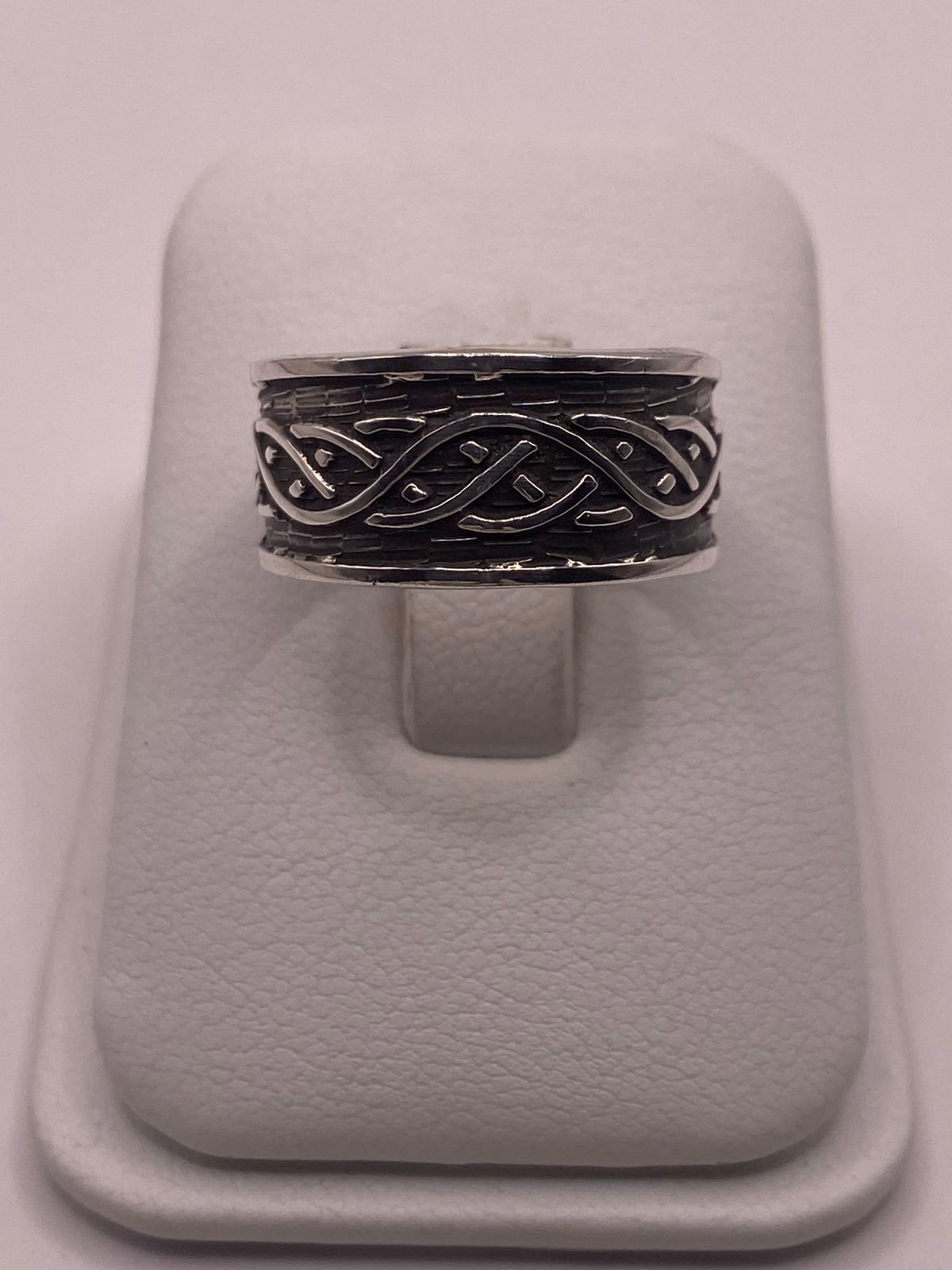 Anillo de Banda  con Nudo Celta en Plata 925