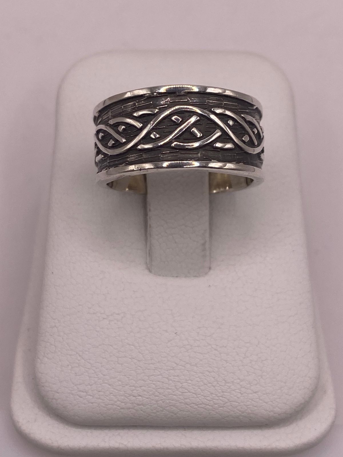 Anillo de Banda  con Nudo Celta en Plata 925