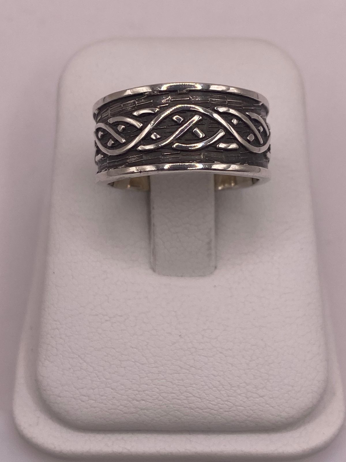 Anillo de Banda  con Nudo Celta en Plata 925