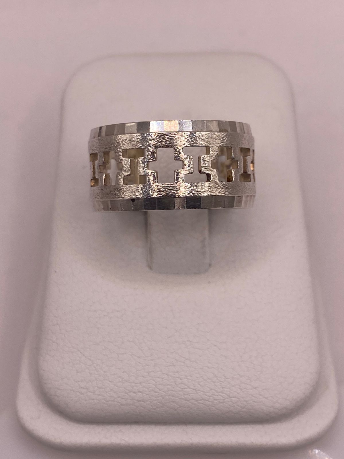 Anillo de Plata  925 Esterlina  con Diseño de Cruces Caladas