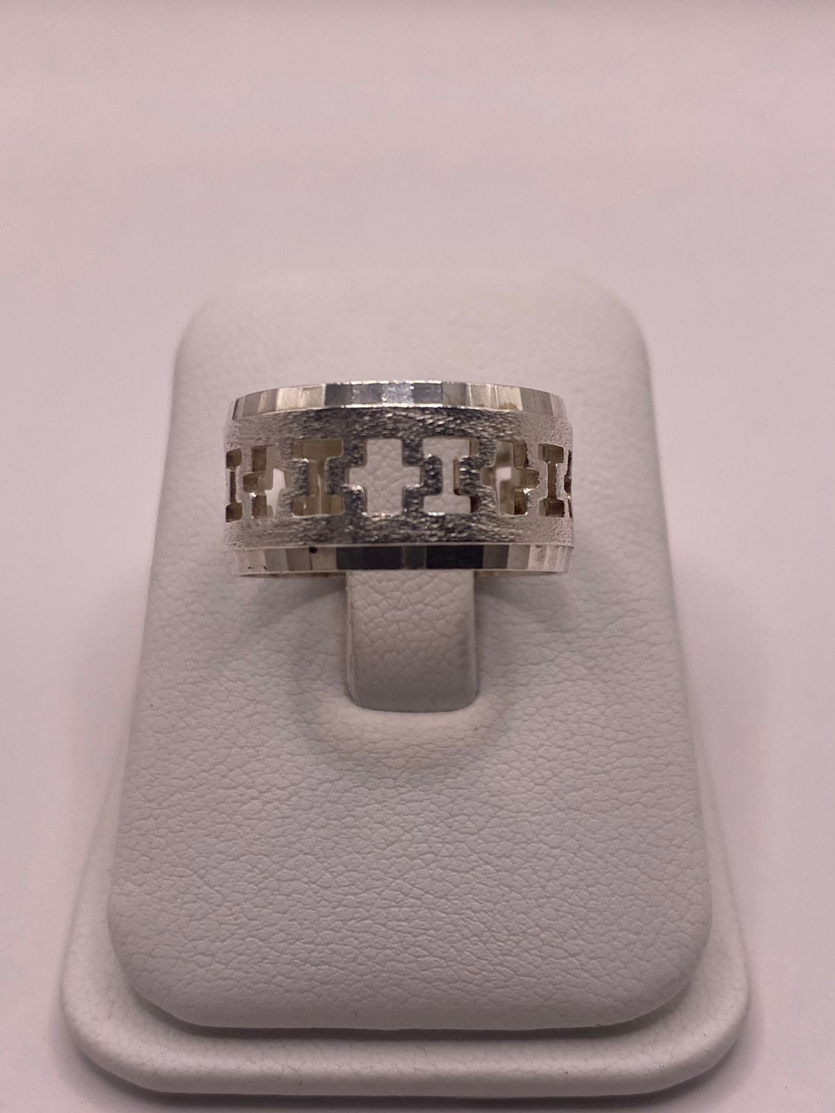 Anillo de Plata  925 Esterlina  con Diseño de Cruces Caladas