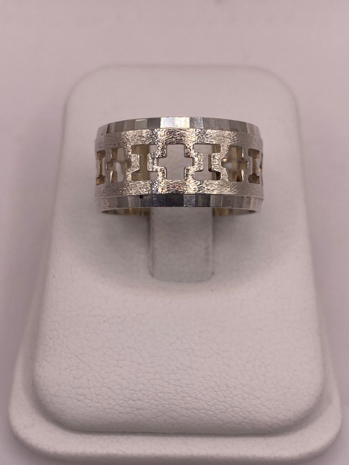 Anillo de Plata  925 Esterlina  con Diseño de Cruces Caladas