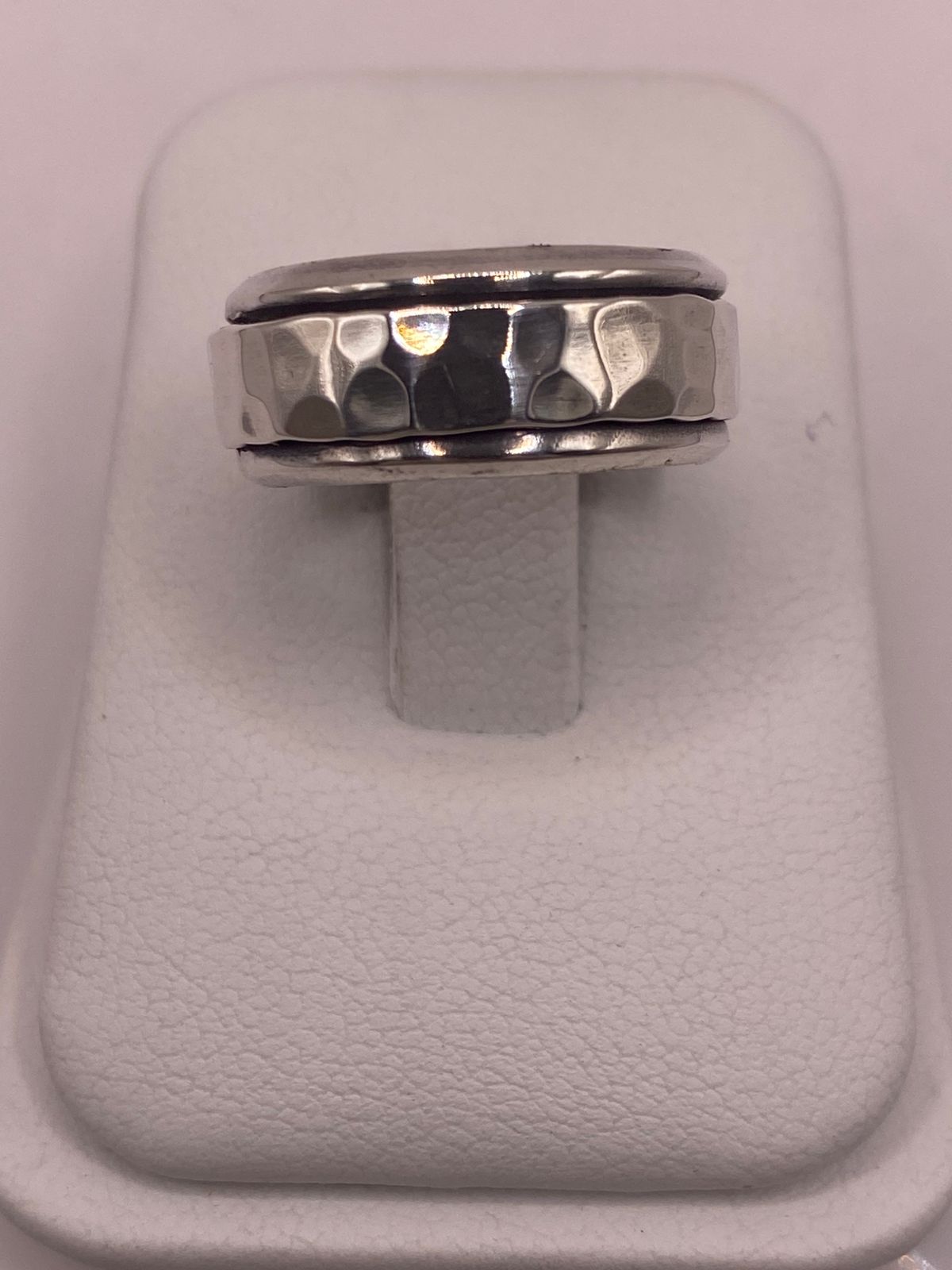 Anillo de Plata 925 Texturizado con Banda Central Lisa