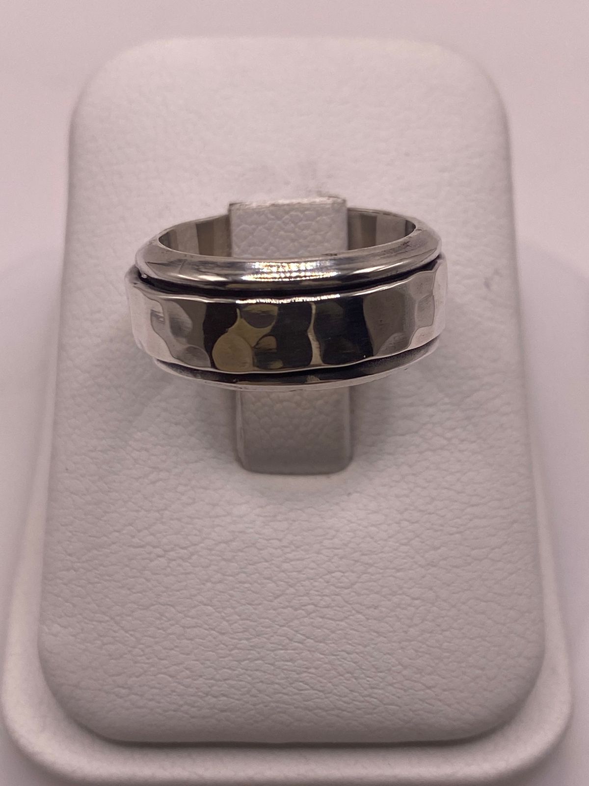 Anillo de Plata 925 Texturizado con Banda Central Lisa