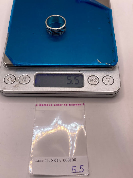 Anillo de Plata 925  con Banda Texturizada y Motivos de Hoja Pulidos