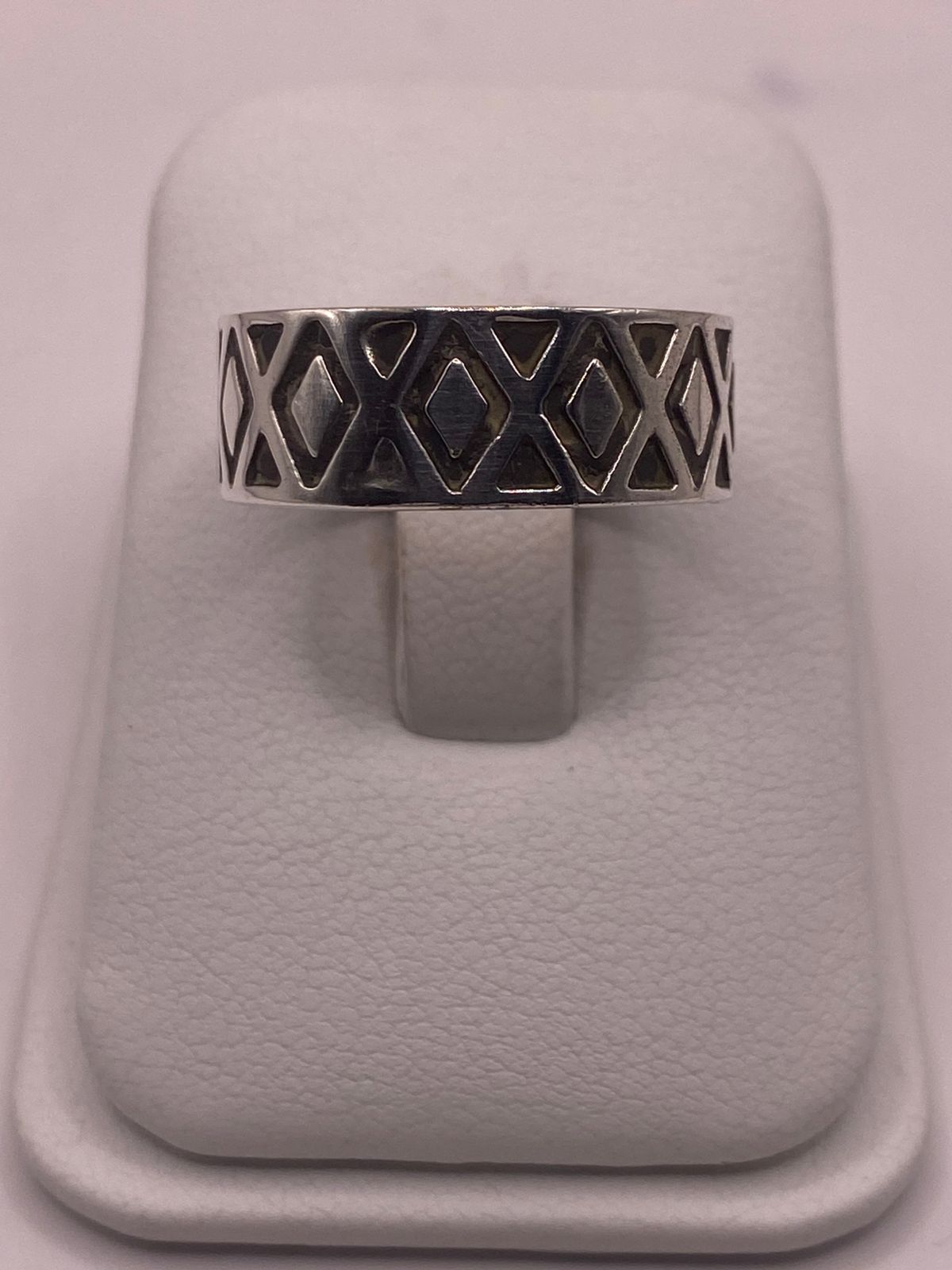 Anillo de Plata 925 con Calados Geométricos en Forma de Diamante