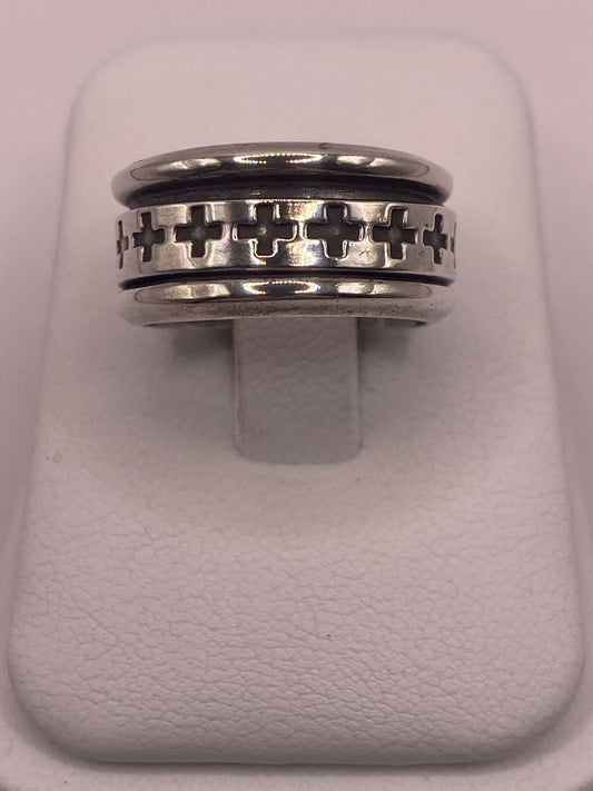 Anillo de Plata 925  con Cruces Caladas y Acabado Oxidado