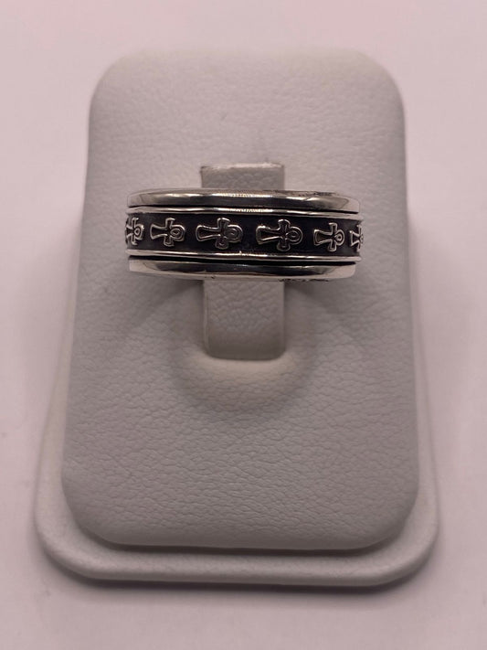 Anillo de Plata 925  con Cruces Grabadas y Acabado Oxidado