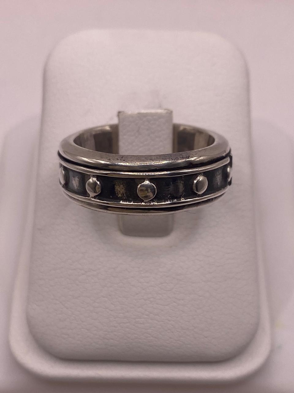 Anillo de Plata 925 con Detalles Circulares y Acabado Oxidado