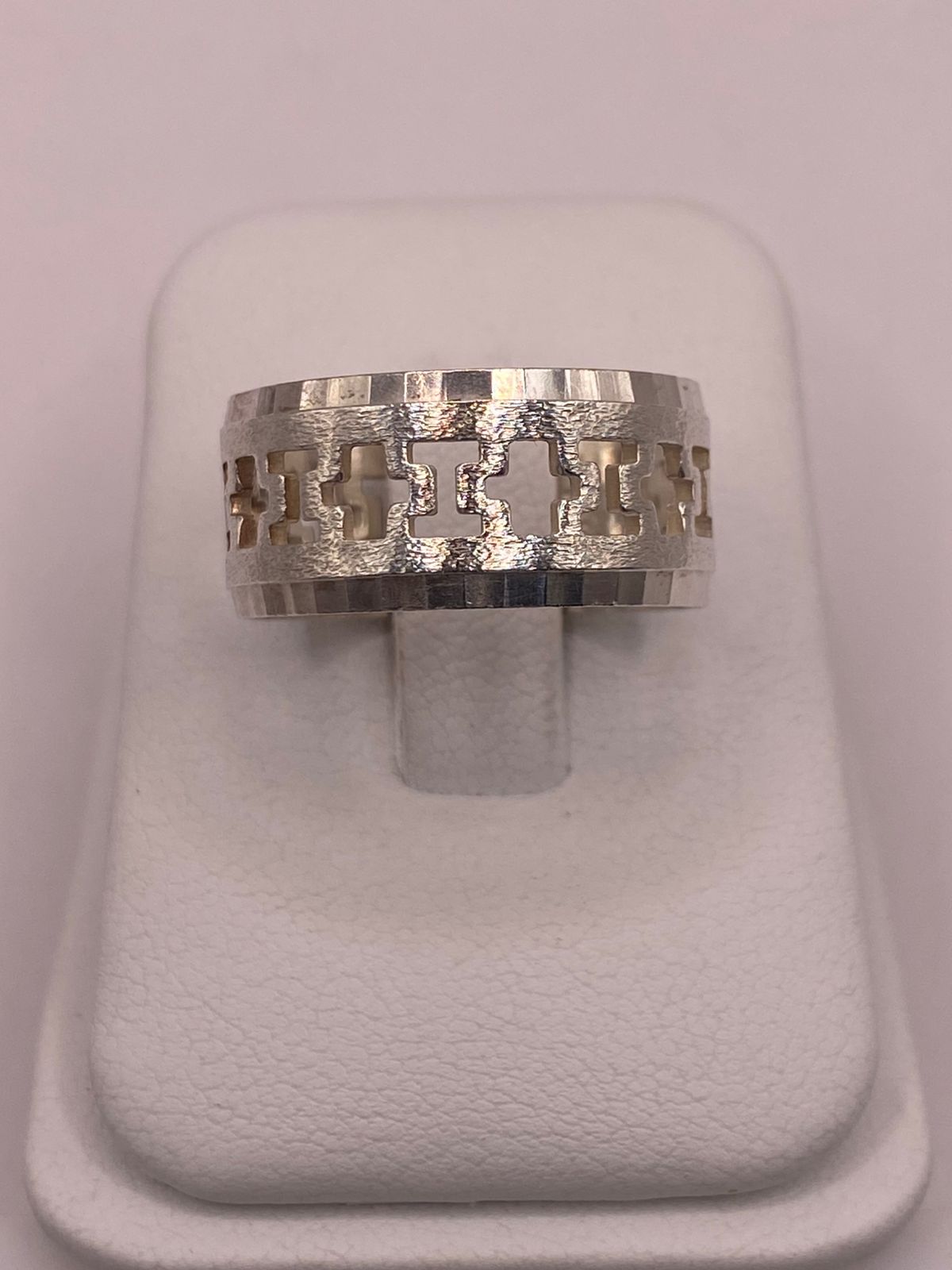 Anillo de Plata 925  con Diseño Calado de Cruces