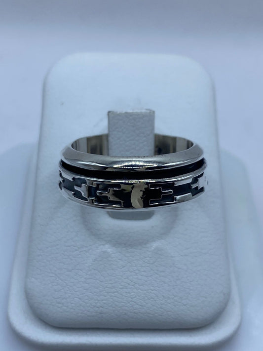 💍 Anillo de Plata 925 con Diseño Geométrico en Relieve — vista lateral