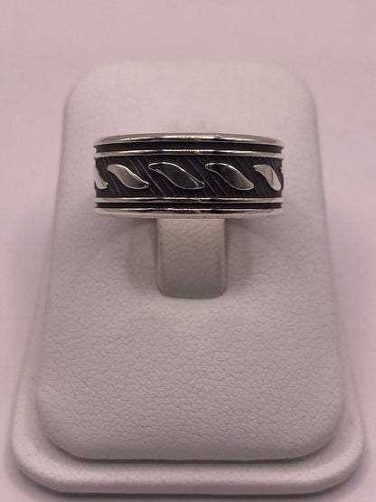 Anillo de Plata 925 con Diseño Grabado y Detalles Oscuros, sello de autenticidad Plata Ley .925