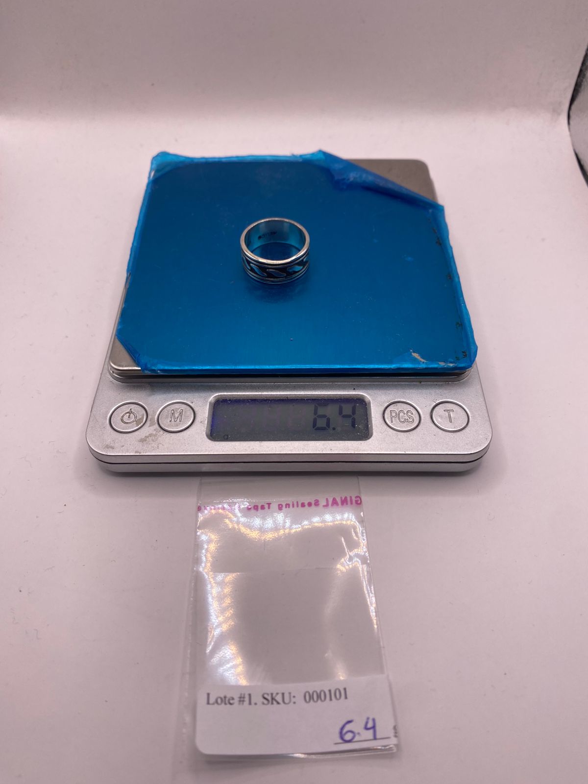 Anillo de Plata 925  con Diseño Grabado y Detalles Oscuros