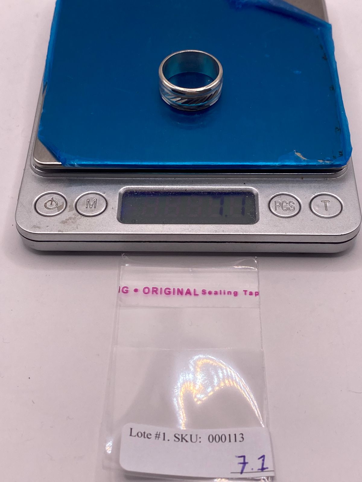 Anillo de Plata 925  con Diseño Texturizado en Espiral y Bordes Facetados