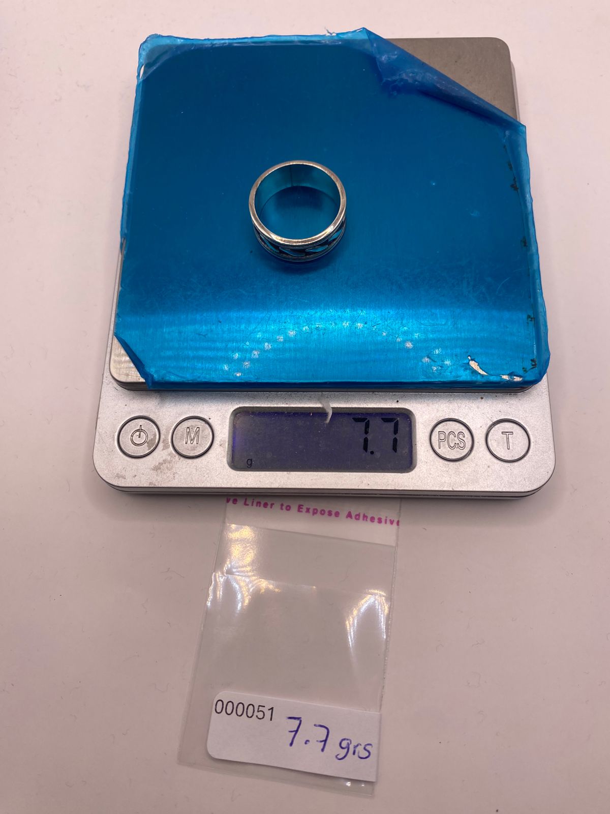 Anillo de Plata 925 con Diseño Texturizado y Detalles Curvos – Acabado Oxidado
