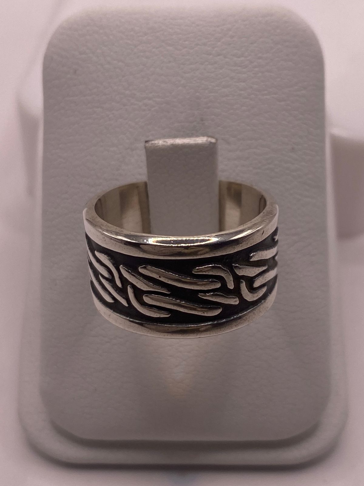 Anillo de Plata 925 con Diseño Trenzado Tipo Cadena y Acabado Oxidado