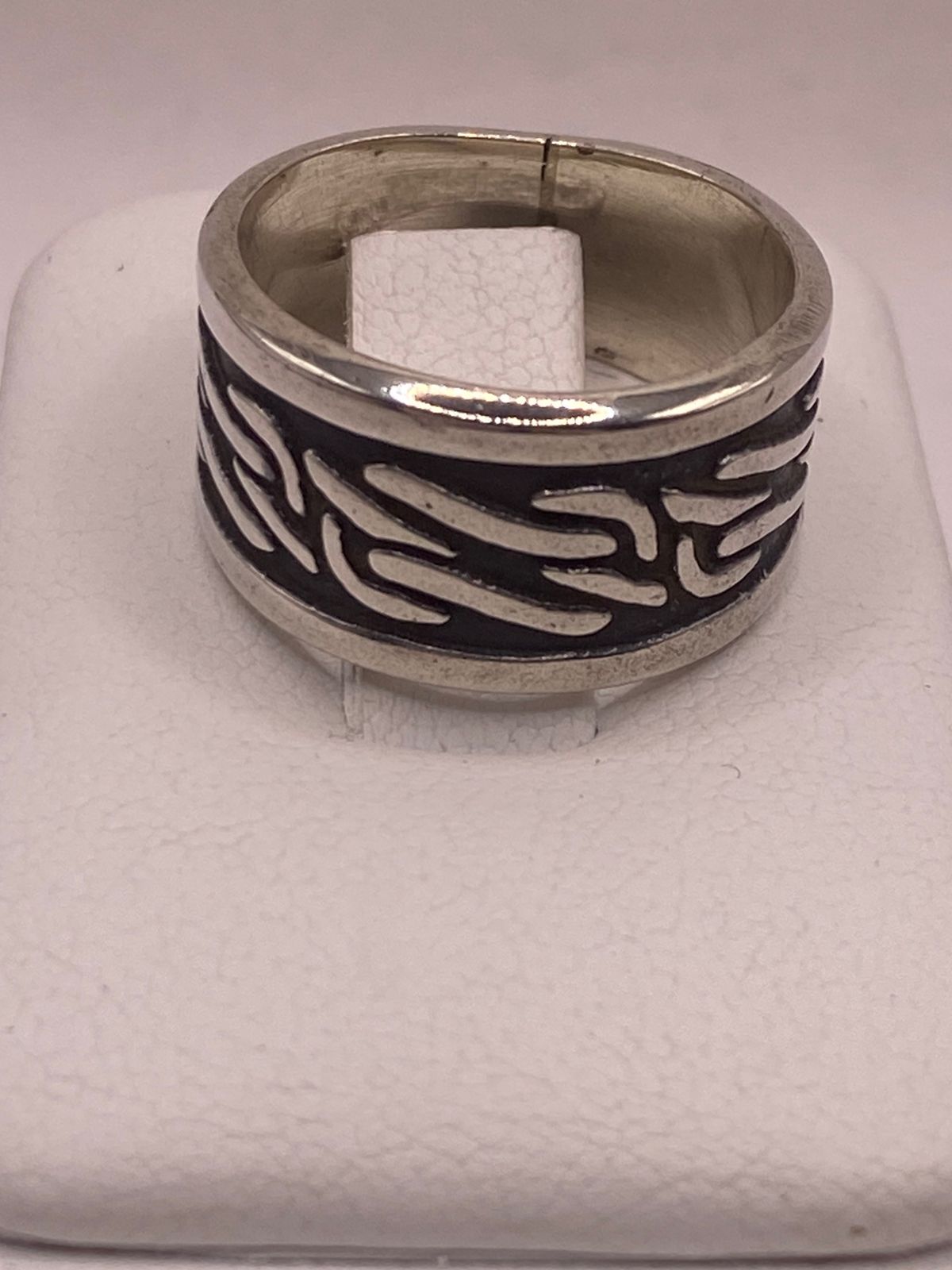 Anillo de Plata 925 con Diseño Trenzado Tipo Cadena y Acabado Oxidado