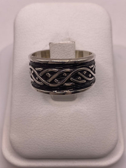 Anillo de Plata 925 con Diseño Trenzado y Motivos Orgánicos, vista frontal