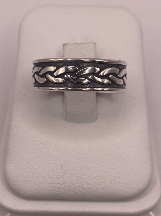 Anillo de Plata 925  con Diseño de Cadena y Acabado Oxidado