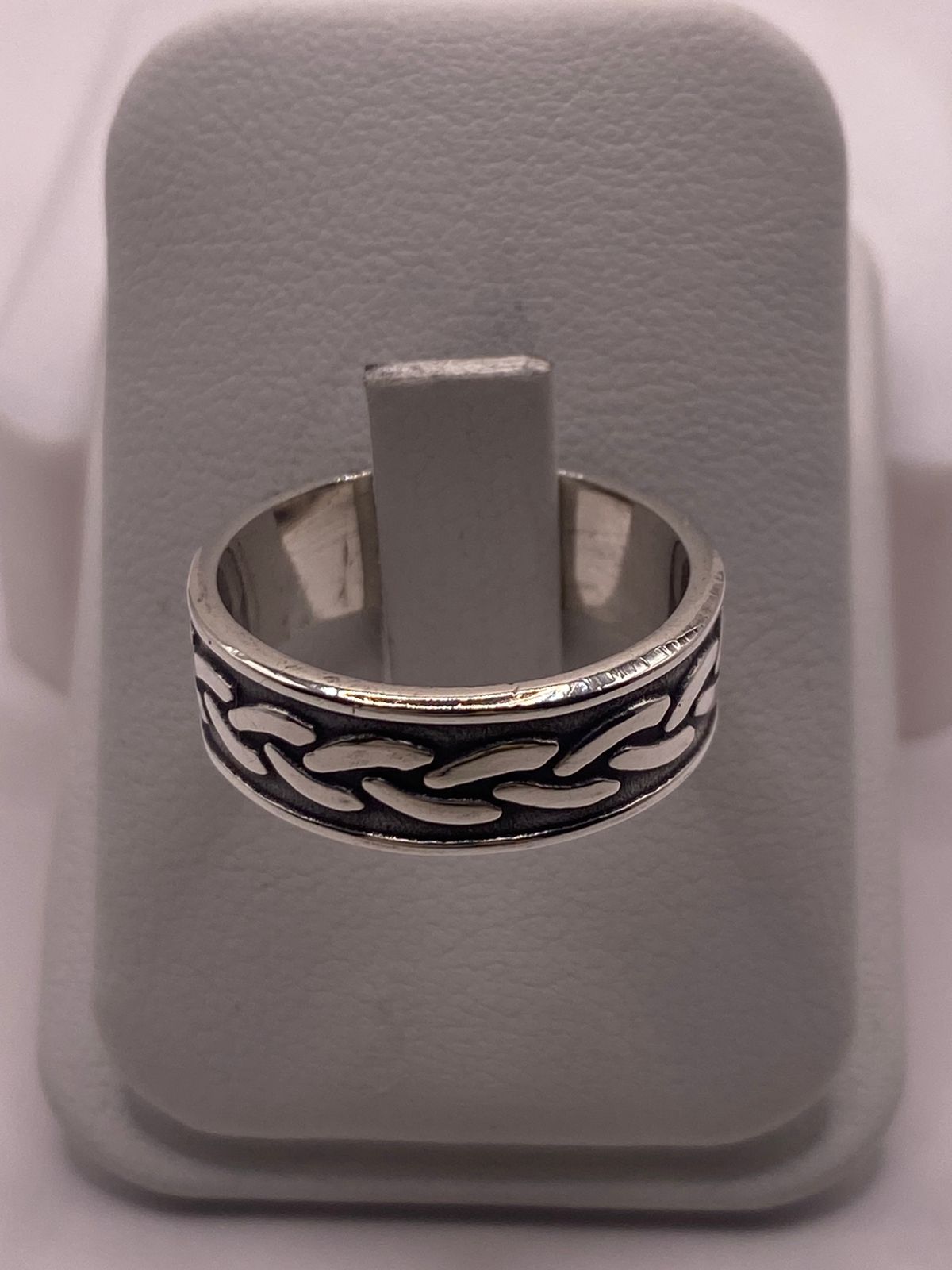 Anillo de Plata 925 con Diseño de Cadena y Acabado Oxidado
