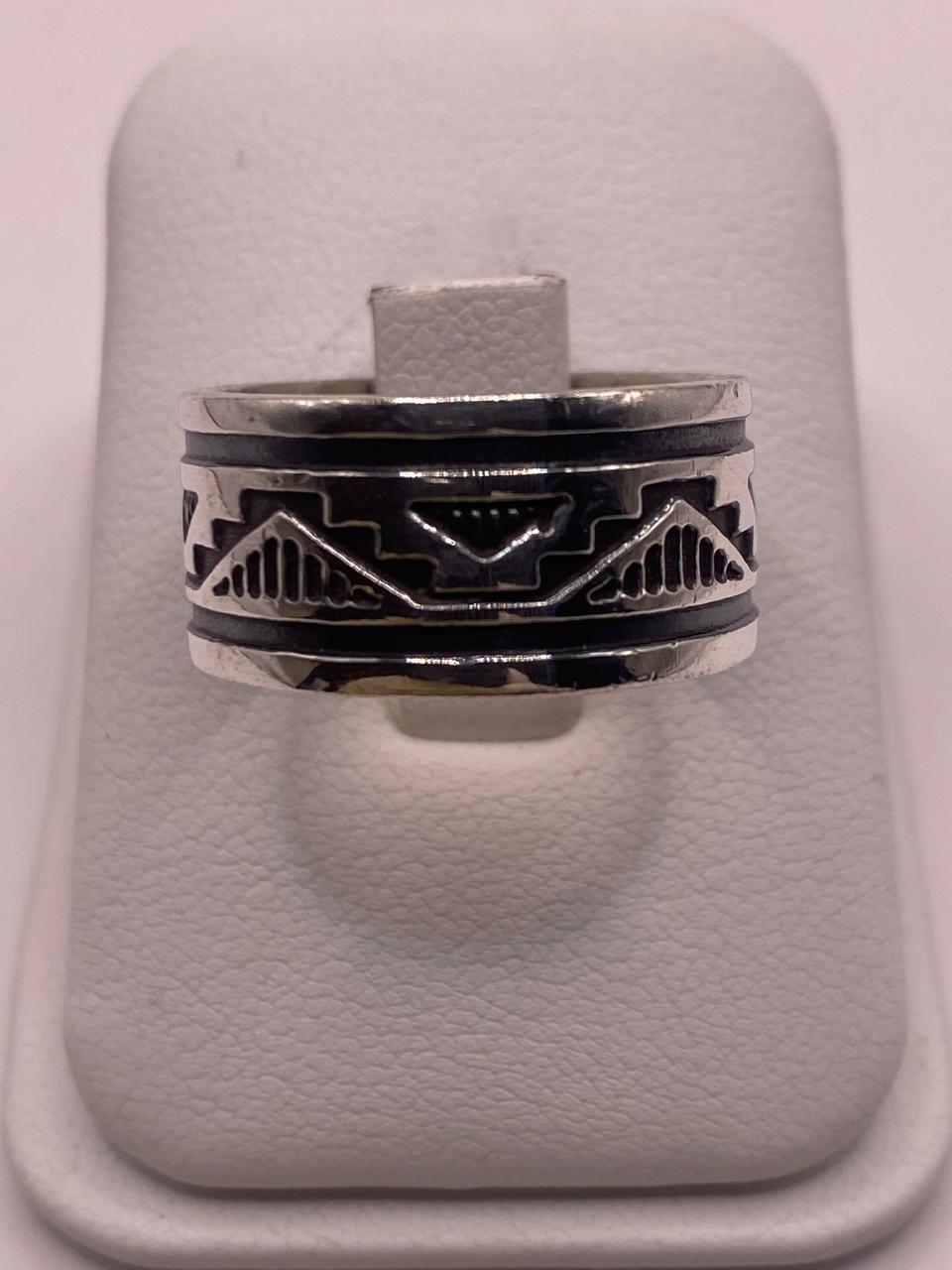 Anillo de Plata 925 con Motivo Tribal y Acabado Oxidado