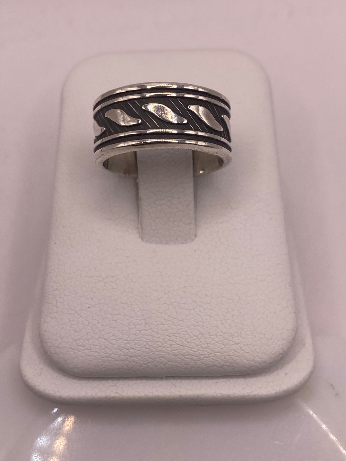 Anillo de Plata Esterlina 925 con Motivos Ondulados Pulido