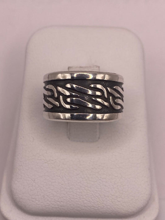 Anillo de Plata 925  con Motivos Orgánicos y Diseño Artesanal