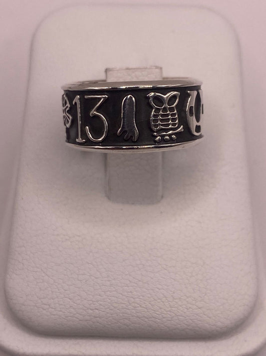Anillo de Plata 925  con Símbolos Místicos y Diseño Artesanal