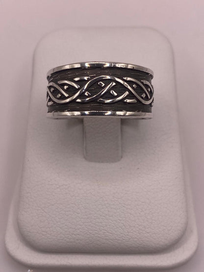 Anillo de Plata Esterlina 925 con Diseño Trenzado Estilo Celta y Acabado Oxidado, vista frontal