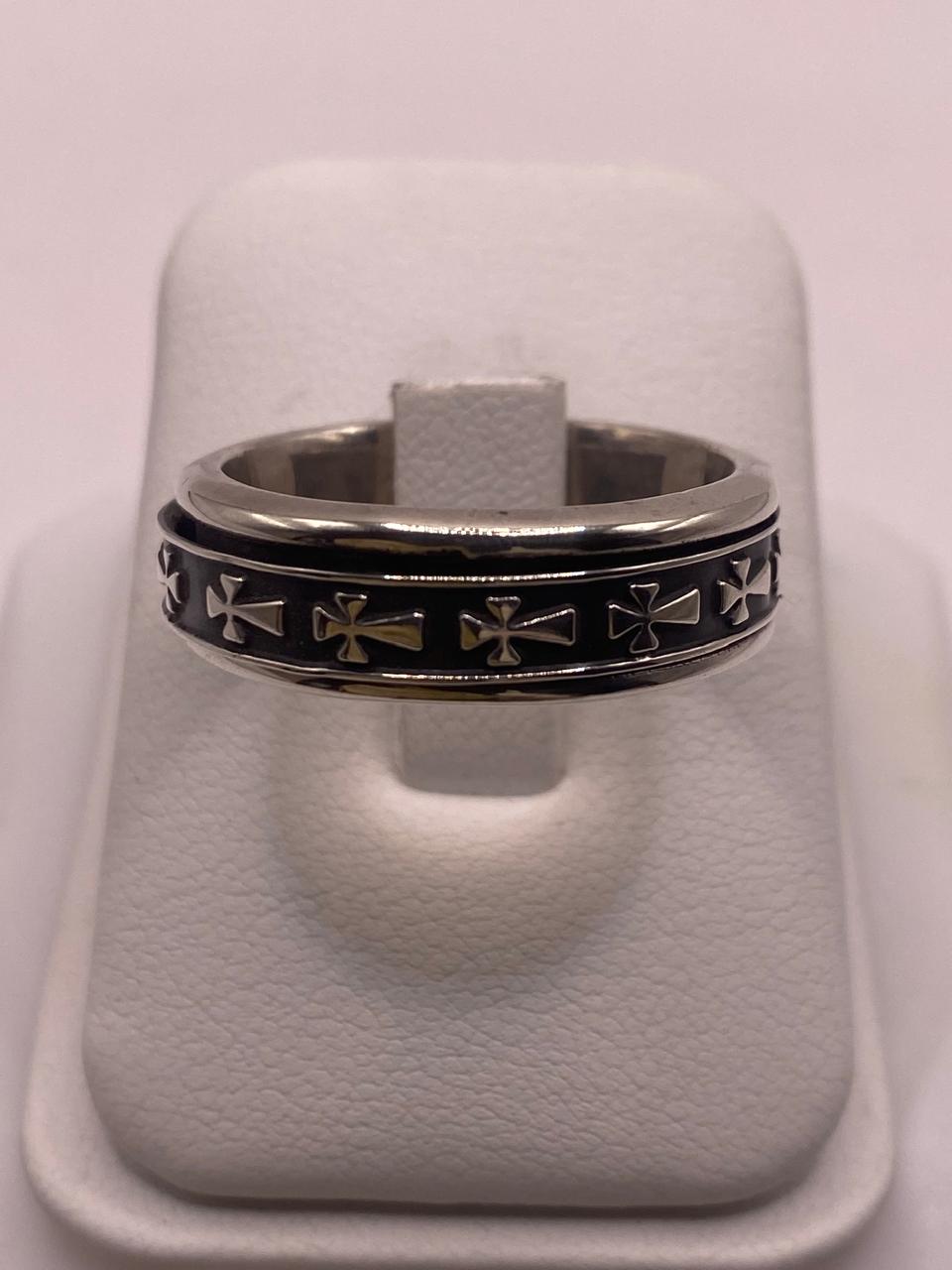 Anillo de Plata Esterlina 925 con Motivos de Cruces y Acabado Oxidado