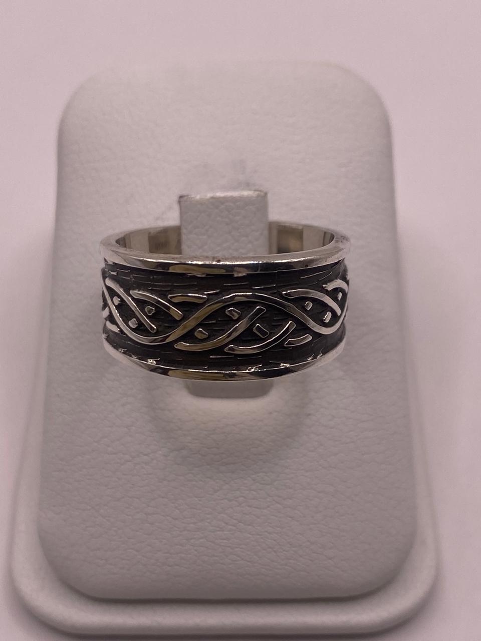 Anillo de Plata Esterlina 925 con Nudo Celta y Acabado Oxidado
