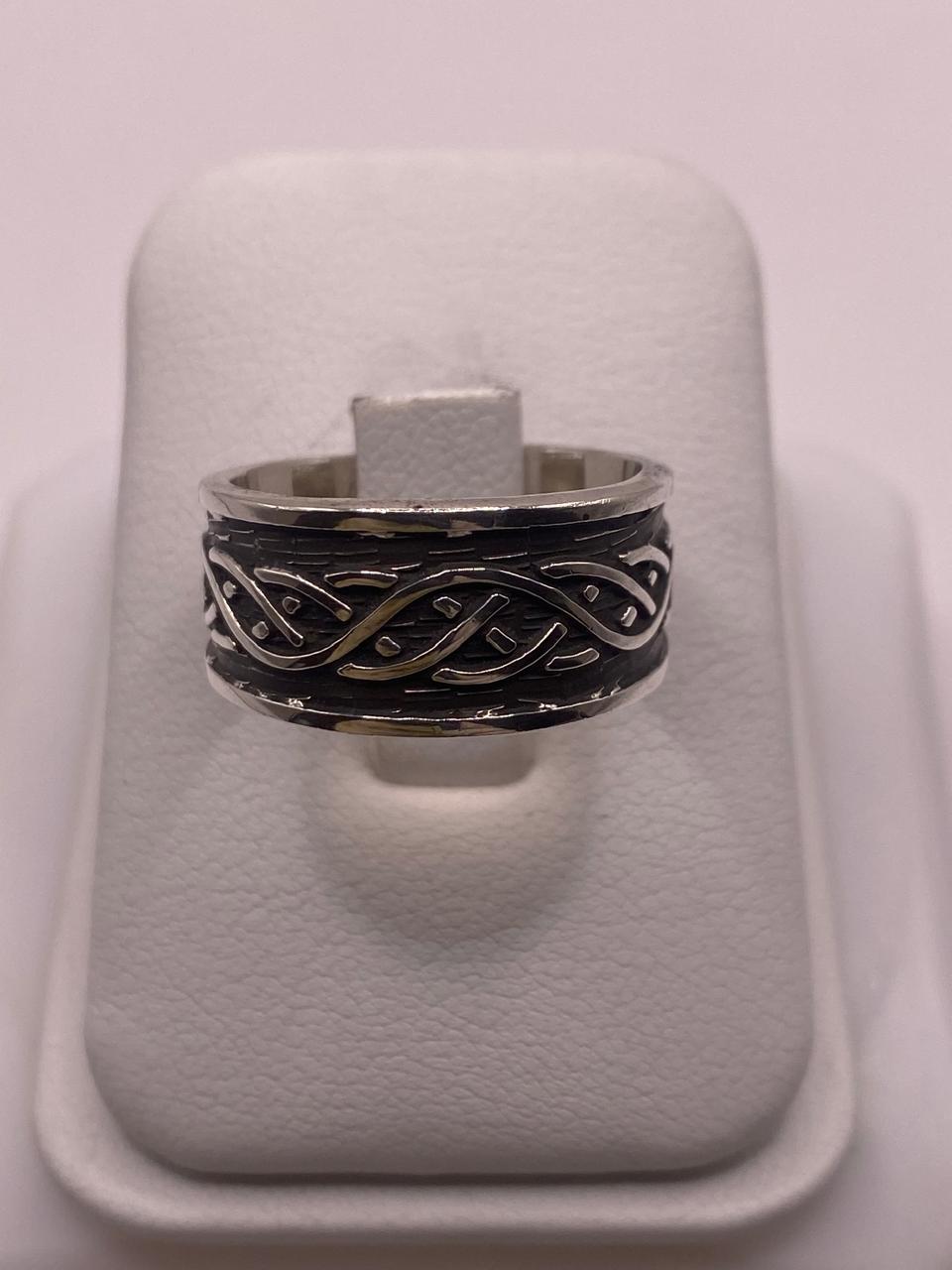 Anillo de Plata Esterlina 925 con Nudo Celta y Acabado Oxidado