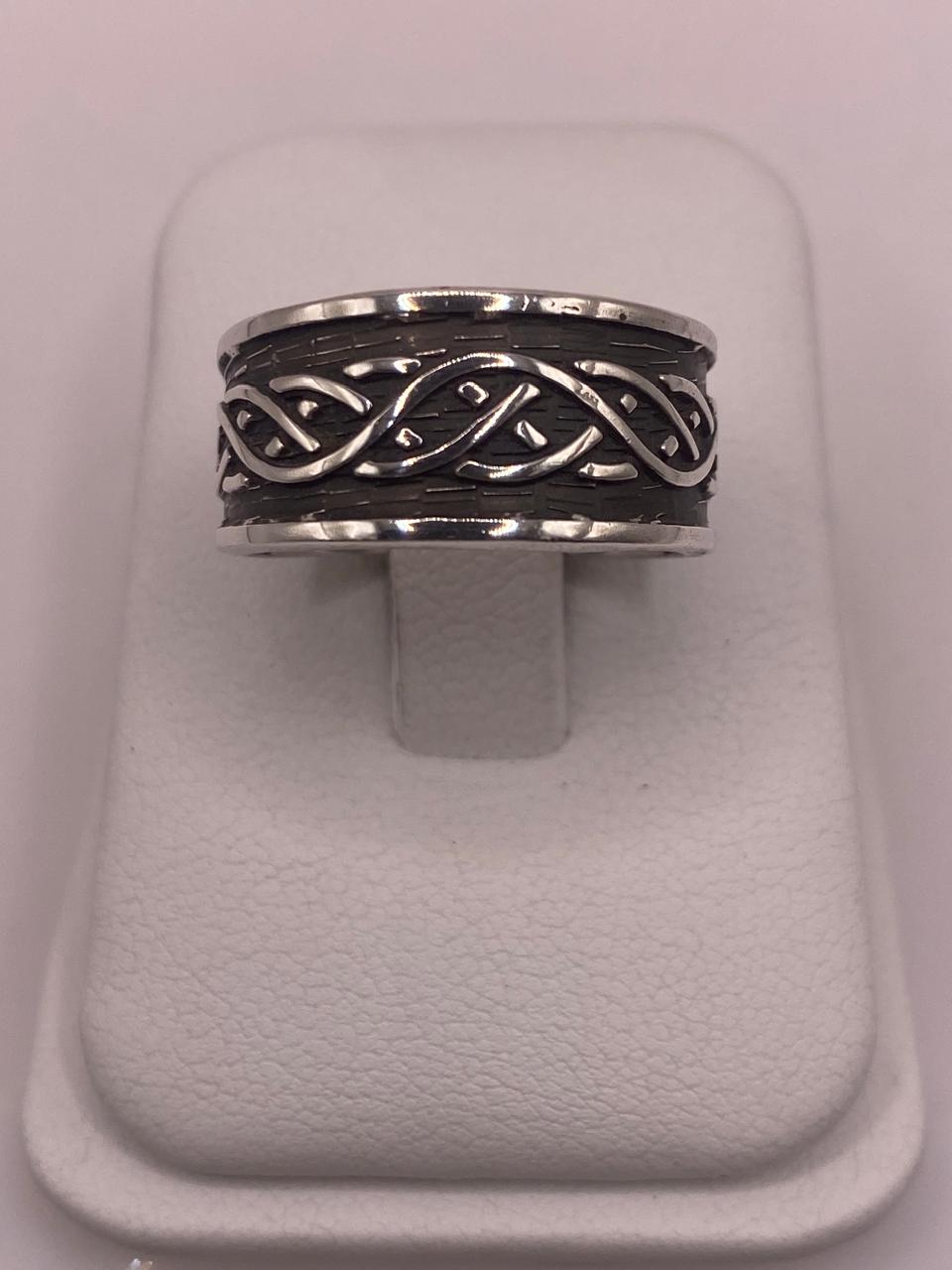 Anillo de Plata Esterlina 925 con Nudo Celta y Acabado Oxidado