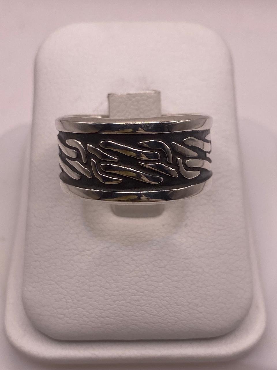 Anillo de Plata Esterlina 925 con Patrón Orgánico en Relieve y Acabado Oxidado