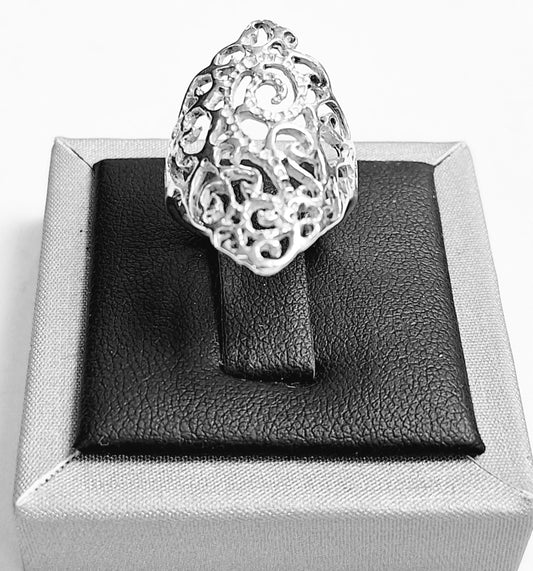 ANILLO CALADO EN PLATA LEY 925