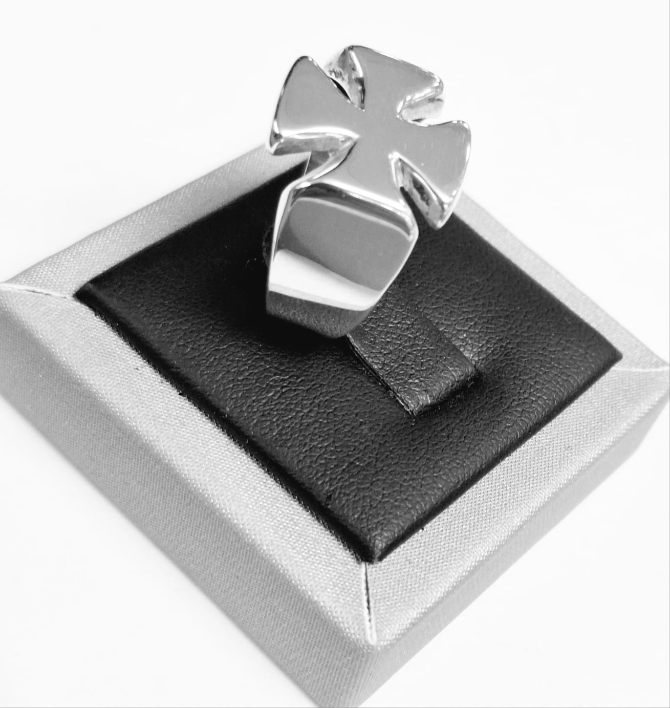 ANILLO  CRUZ EN PLATA LEY 925