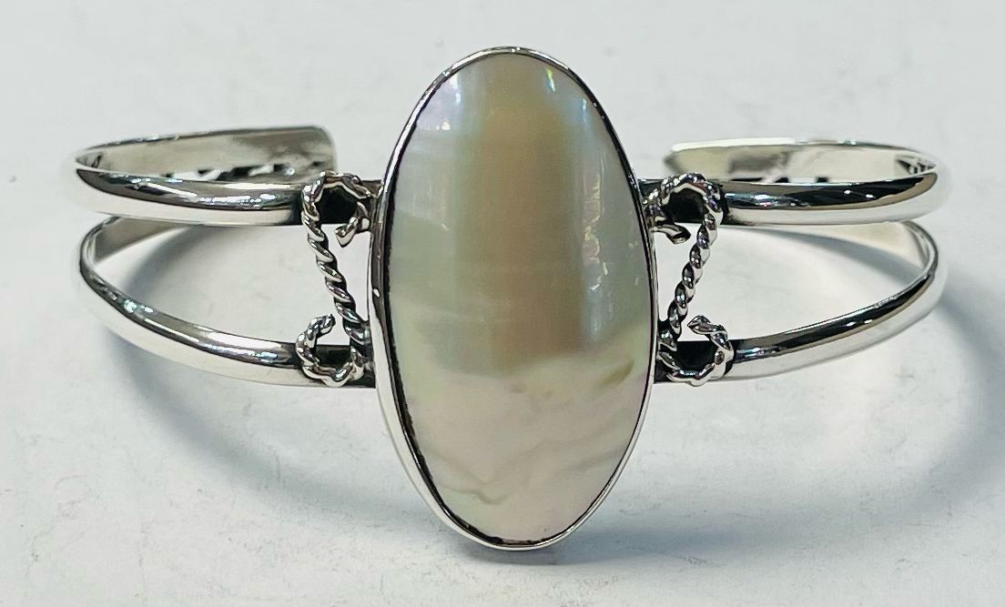 BRAZALETE CON CONCHA MADRE PERLA EN PLATA LEY 925