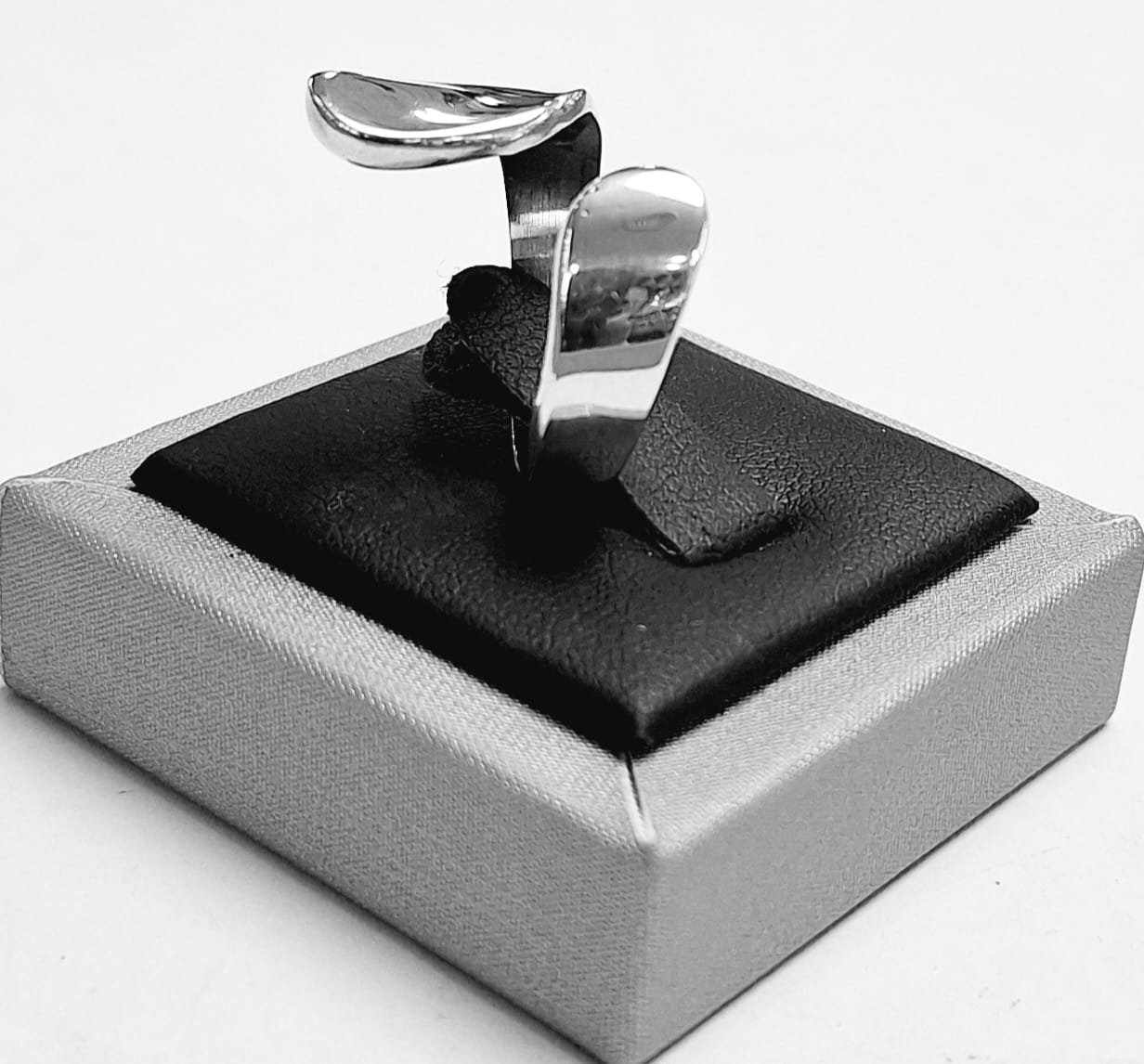 ANILLO EN PLATA LEY 925