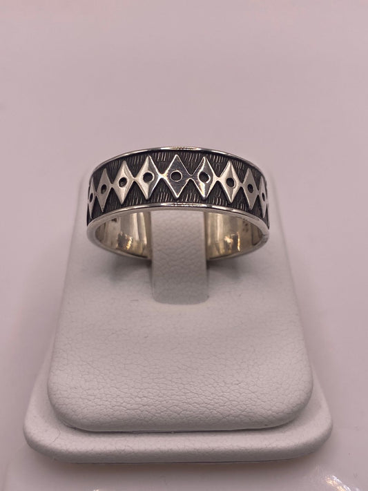 Anillo de Plata 925 con  Grabado Geométrico de Rombos