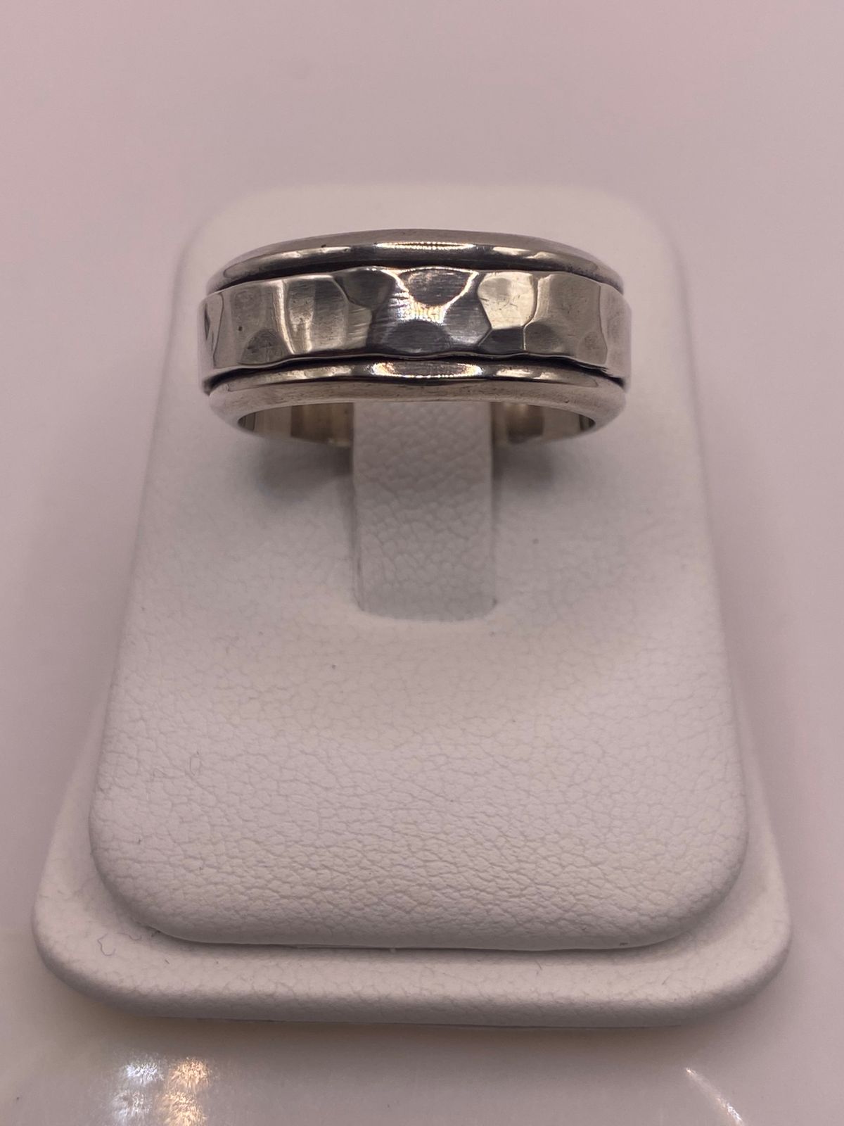 Anillo de Plata Ley 925 con Acabado Martillado