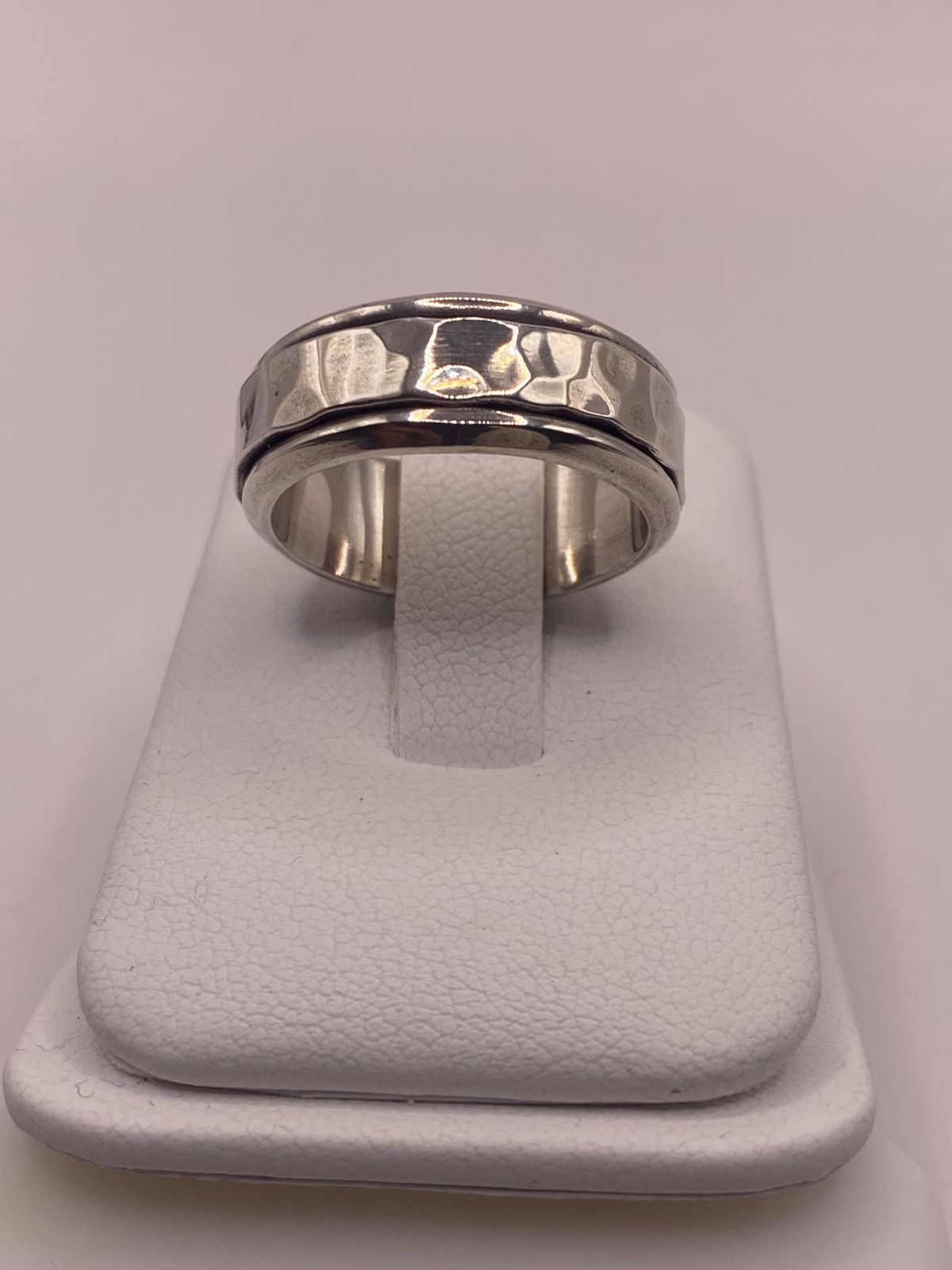 Anillo de Plata Ley 925 con Acabado Martillado