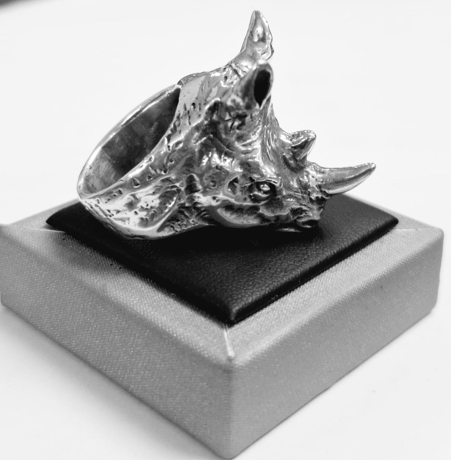 ANILLO RINOCERONTE EN PLATA LEY  925