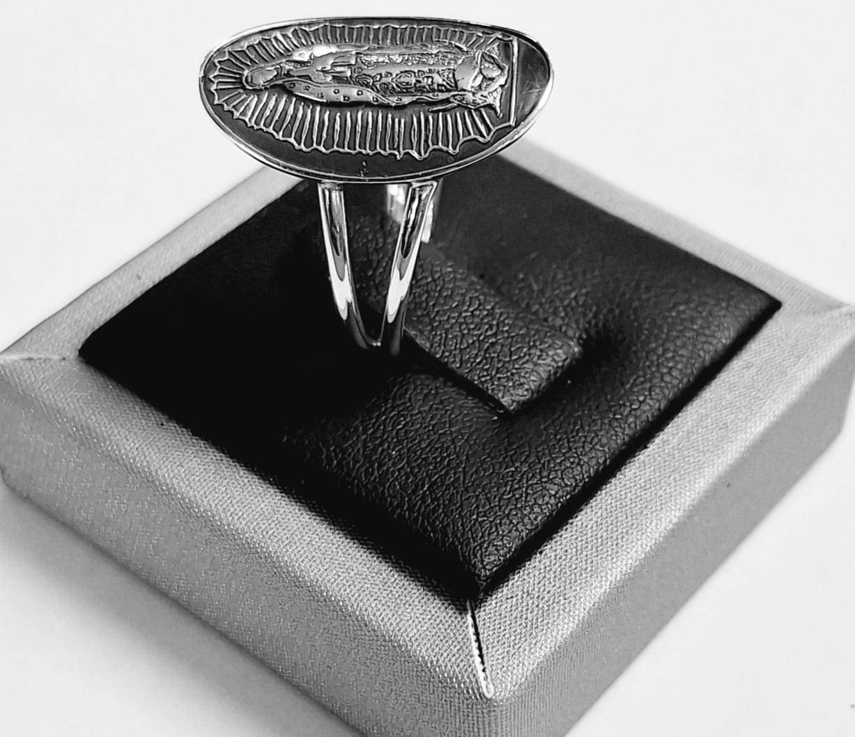ANILLO VIRGEN DE GUADALUPE  EN PLATA LEY 925