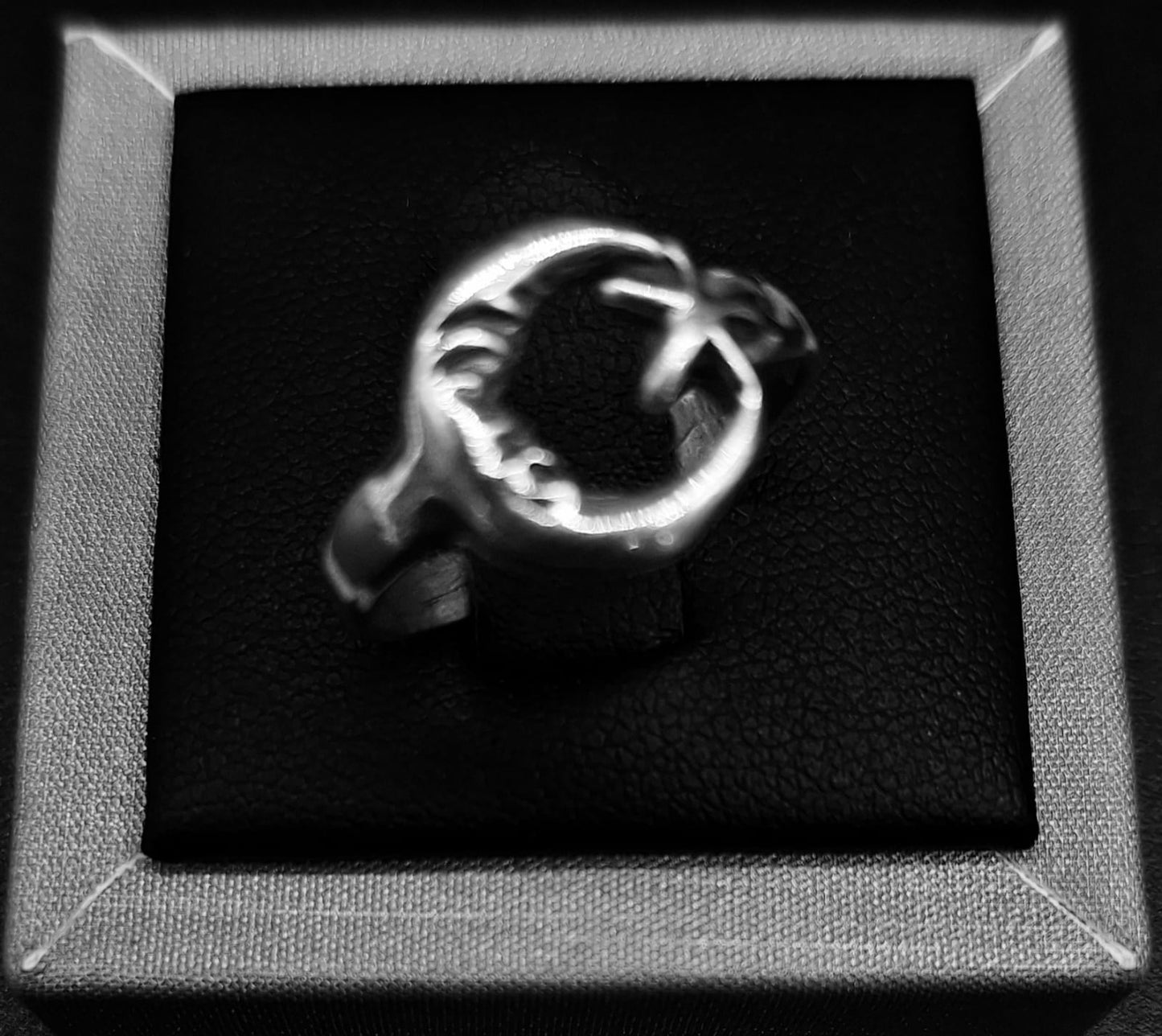 ANILLO LUNA CRECIENTE  EN PLATA LEY 925