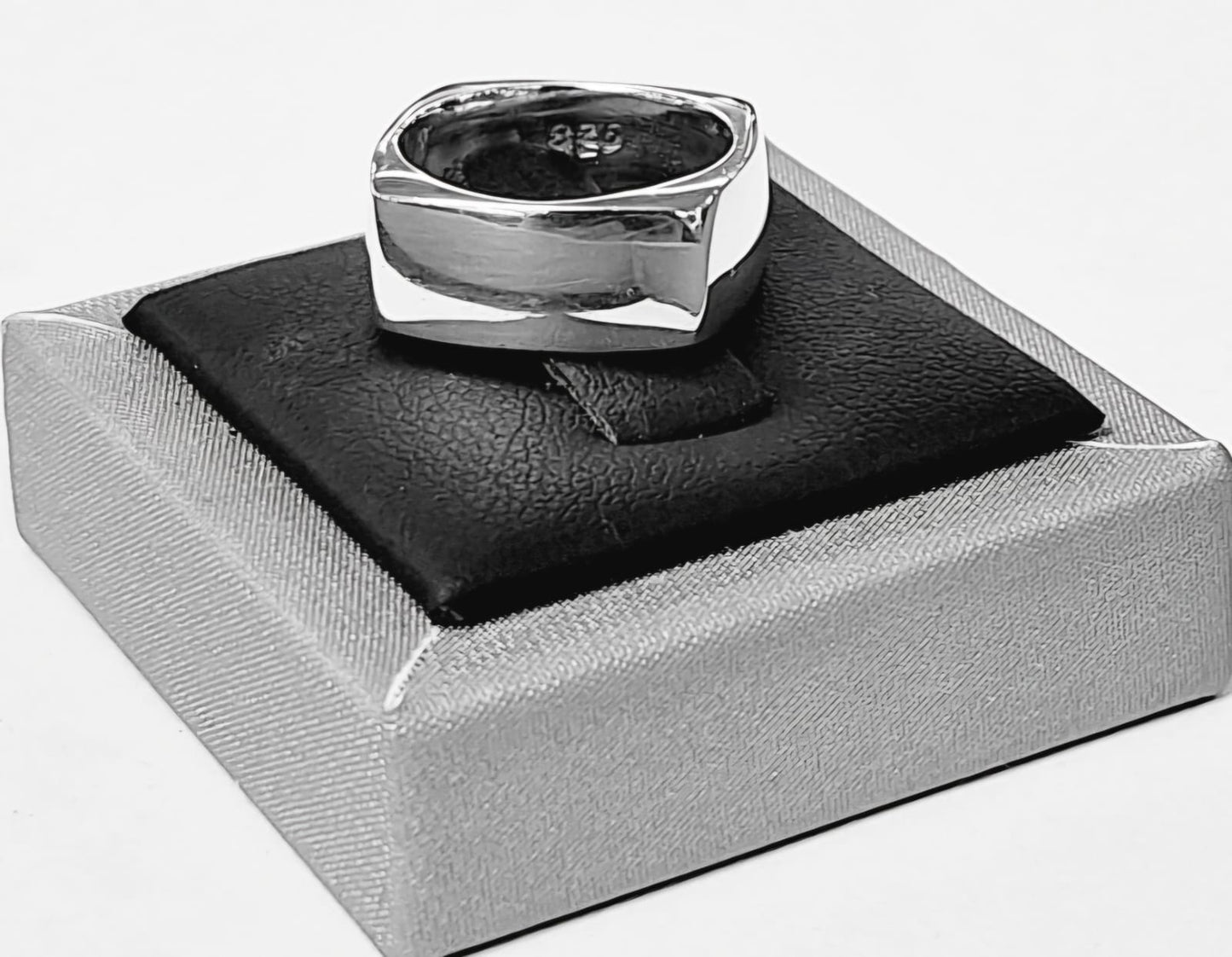 ANILLO EN PLATA LEY 925