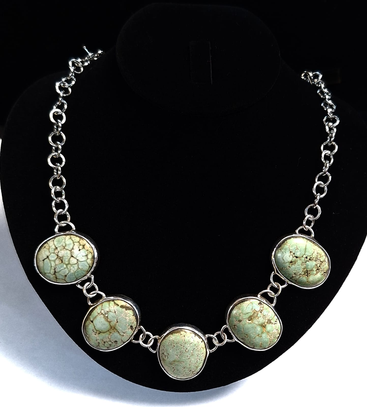 COLLAR CON  INCRUSTACIONES DE TURQUESA EN PLATA LEY 925