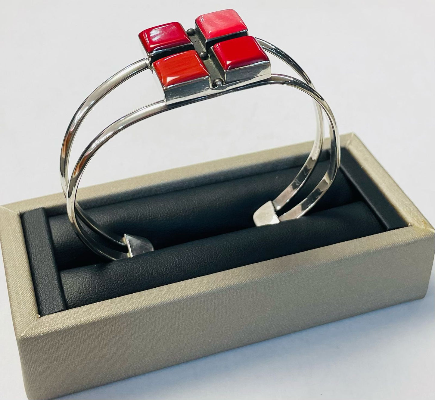 BRAZALETE EN PLATA LEY 925 CON CORAL