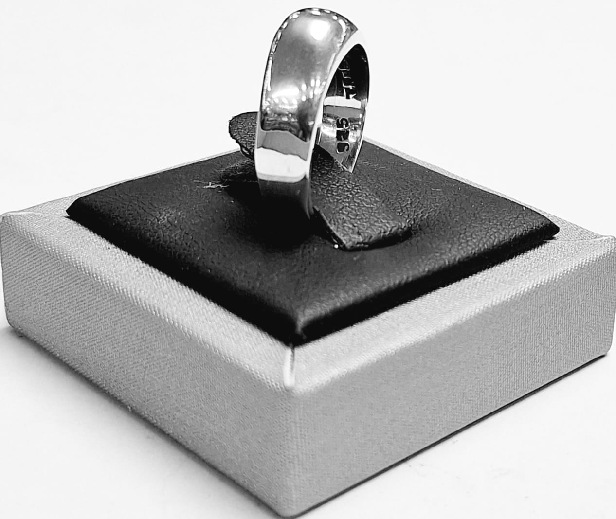 ANILLO EN PLATA LEY 925